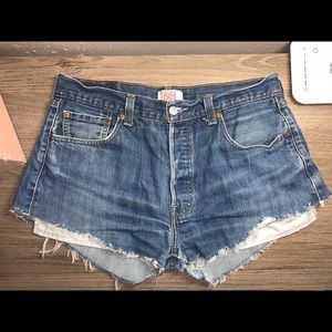 Levi’s 501 cutoff shorts